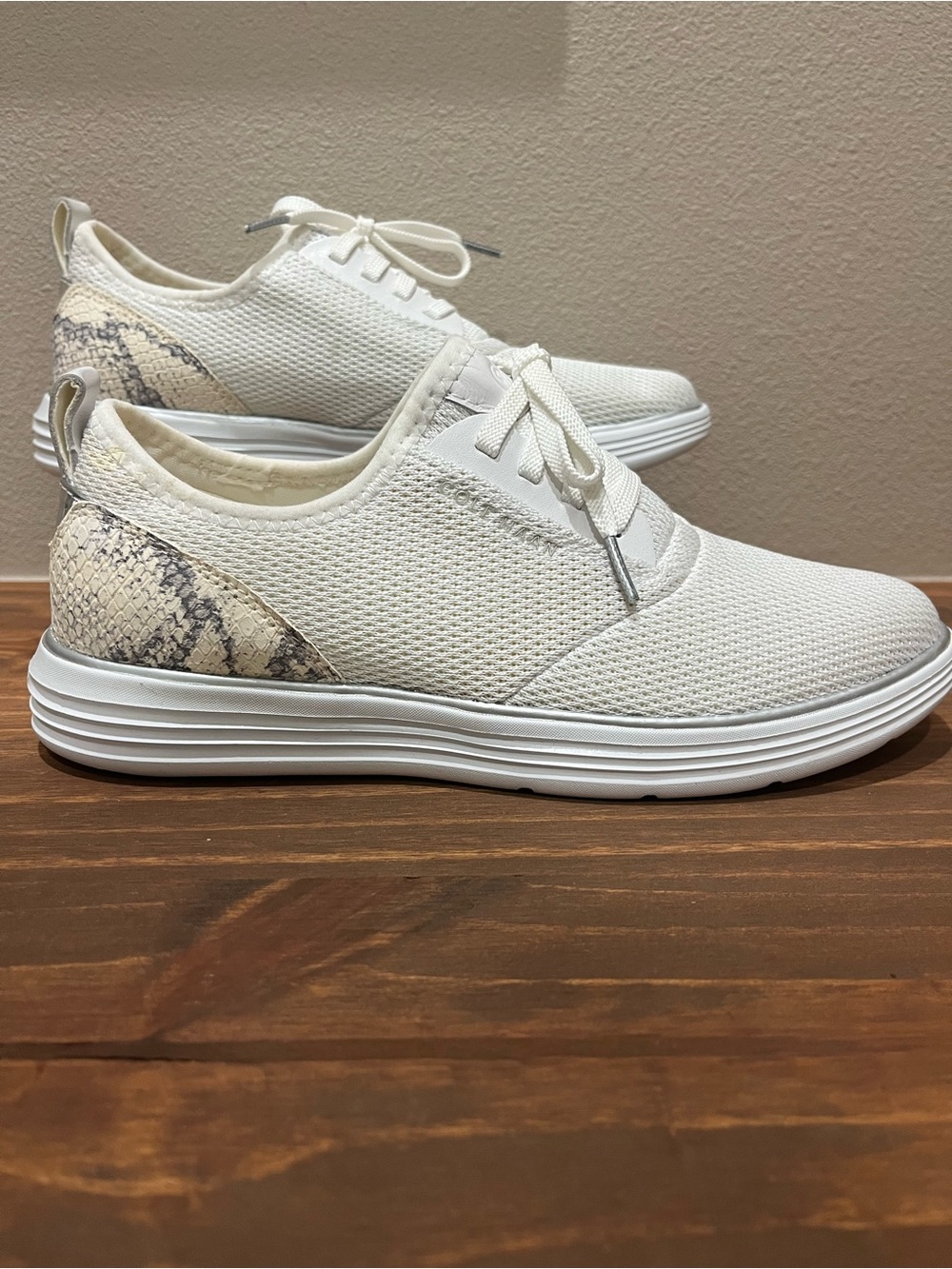 Cole Haan Grandsport Lace Up Tennis Shoe Womens Size 8 W23315 White Snake